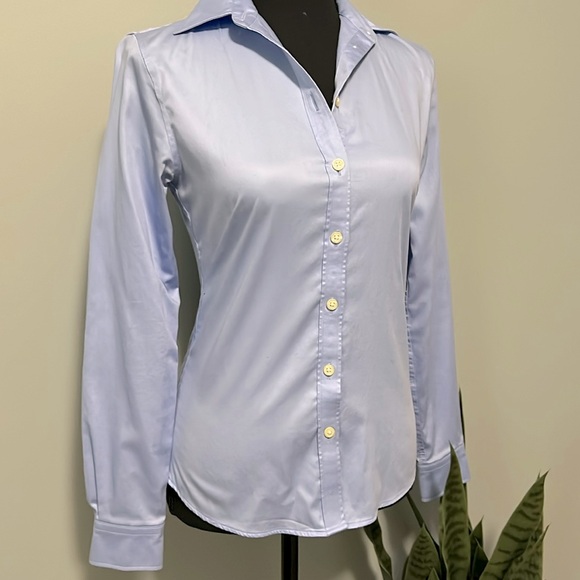 ⭐️ BANANA REPUBLIC Non-Iron Fitted Button Down Long Sleeve Top ⭐️ - Picture 2 of 5